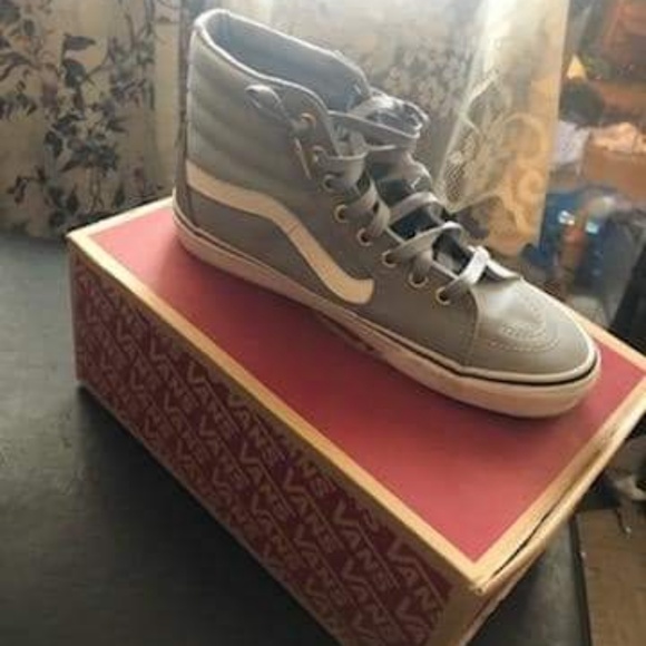 Gym Shoes - Picture 2 of 4